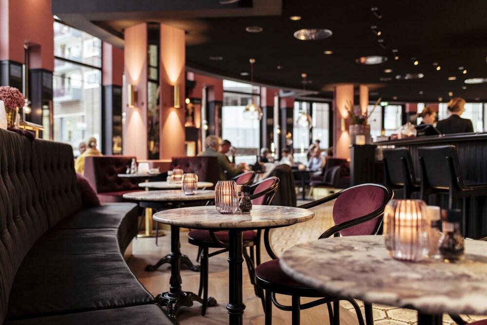 Hotel Der Valk Theaterhotel De Oranjerie 4*